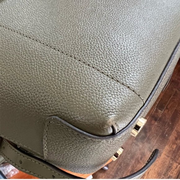 Michael Kors Hayes Backpack and matching wallet- LIKE NEW - Picture 16 of 16